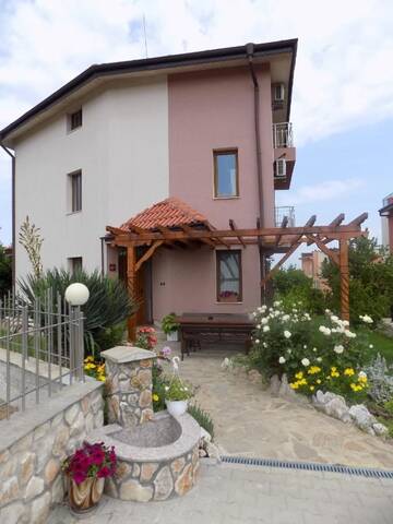 Фотографии Гостевой дом Zenith Guest House г. Созополь (Болгария) №4 Фото Гостевой дом Zenith Guest House г. Созополь 4