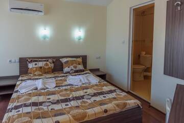 Фото номера Двухместный номер с 1 кроватью и балконом Отель Hotel Ray г. Созополь 24