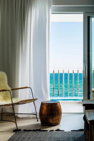 Фото номера Двухместный номер с 1 кроватью и балконом, вид на море Отель Sea Sense Boutique Hotel г. Созополь 4