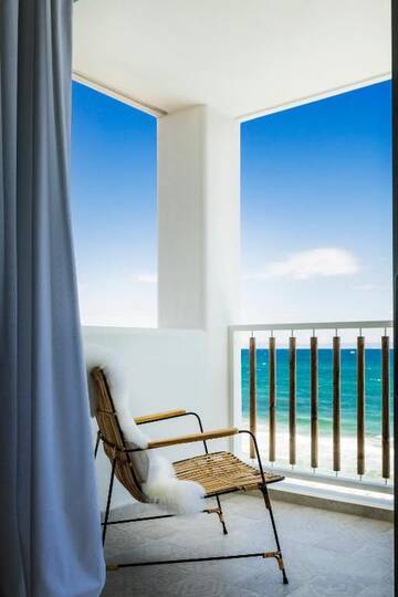 Фото номера Двухместный номер с 1 кроватью и балконом, вид на море Отель Sea Sense Boutique Hotel г. Созополь 5