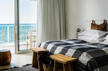 Фото номера Двухместный номер с 1 кроватью и балконом, вид на море Отель Sea Sense Boutique Hotel г. Созополь 2