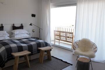 Фото номера Двухместный номер с 1 кроватью и боковым видом на море Отель Sea Sense Boutique Hotel г. Созополь 6