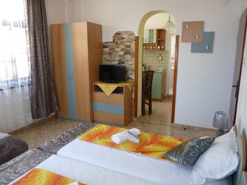 Фото номера Трехместный номер с ванной комнатой Гостевой дом Guest House Zhelevi г. Созополь 17