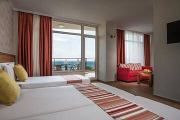 Фото номера Полулюкс с балконом Отель Hotel Miramar - Half Board г. Созополь 5