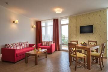 Фото номера Семейный люкс с балконом (для 2 взрослых и 2 детей) Отель Hotel Miramar - Half Board г. Созополь 6