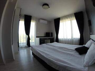 Фото номера Апартаменты с 1 спальней и видом на море Гостевой дом Polina Beach г. Созополь 4
