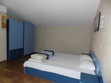 Фото номера Трехместный номер с балконом и видом на море Гостевой дом Zenith Guest House г. Созополь 19
