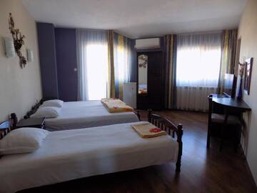 Фото номера Трехместный номер с балконом и видом на море Гостевой дом Zenith Guest House г. Созополь 7