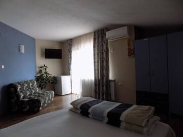 Фото номера Трехместный номер с балконом и видом на море Гостевой дом Zenith Guest House г. Созополь 14