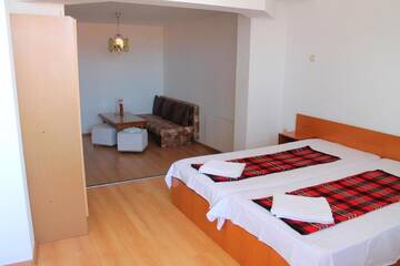 Фото номера Полулюкс с балконом Отель Hotel Bobchev г. Созополь 6