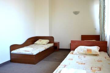 Фото номера Трехместный номер с балконом и видом на море Отель Hotel Sozopol г. Созополь 3