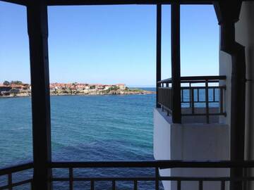 Фото номера Семейный номер с балконом и видом на море Отель Hotel Parnasse г. Созополь 8