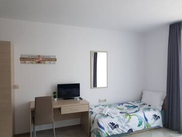 Фото номера Стандартный трехместный номер-студио Гостевой дом Guesthouse Odesos г. Созополь 5