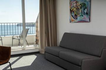 Фото номера Улучшенный люкс с видом на море Отель JI HOTEL г. Созополь 6