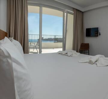 Фото номера Улучшенный люкс с видом на море Отель JI HOTEL г. Созополь 7