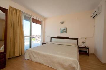 Фото номера Номер-студио с видом на море Отель Family Hotel Verona г. Созополь 5