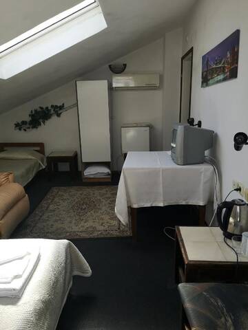 Фото номера Четырехместный номер с ванной комнатой Отель Family Hotel Verona г. Созополь 3