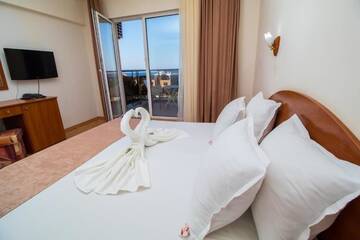 Фото номера Двухместный номер с 1 кроватью с видом на море Отель Hotel Sunny г. Созополь 7