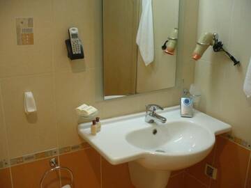 Фото номера Улучшенные апартаменты с 1 спальней Апарт-отели Martinez Aparthotel г. Созополь 7