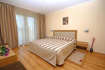 Фото номера Улучшенные апартаменты с 1 спальней Апарт-отели Martinez Aparthotel г. Созополь 4