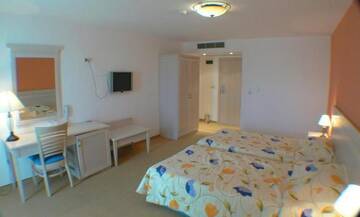 Фото номера Двухместный номер с 1 кроватью и балконом Отель Hotel Calisto г. Созополь 6