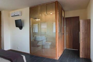 Фото номера Двухместный номер с 1 кроватью и балконом, вид на море Отель Design Hotel Logatero г. Созополь 13