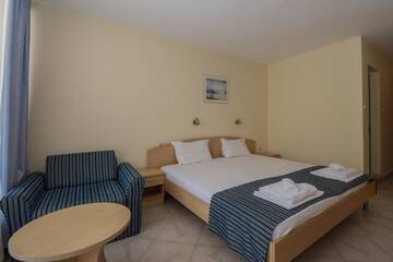 Фото номера Двухместный номер с 1 кроватью и балконом Отель Hotel Briz г. Созополь 5