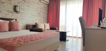 Фото номера Трехместный номер Отель Golden Place г. Созополь 13