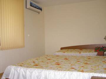 Фото номера Трехместный номер с балконом Отель Family Hotel Victoria г. Созополь 7