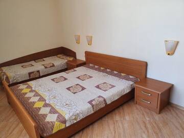 Фото номера Трехместный номер с балконом Отель Family Hotel Victoria г. Созополь 2