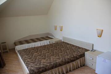 Фото номера Трехместный номер с балконом Отель Family Hotel Victoria г. Созополь 8