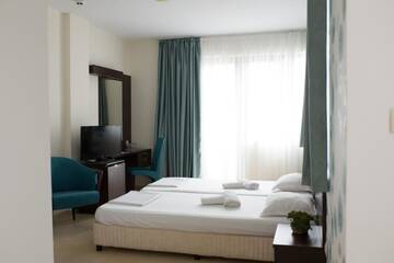 Фото номера Полулюкс с балконом, вид на город Отель Ema Hotel г. Созополь 3