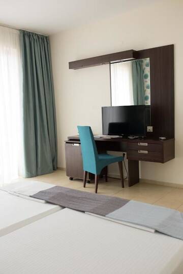 Фото номера Двухместный номер с 1 кроватью и балконом, вид на море Отель Ema Hotel г. Созополь 8