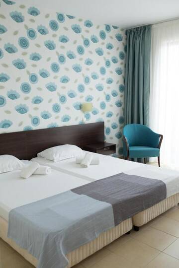 Фото номера Двухместный номер с 1 кроватью и балконом, вид на море Отель Ema Hotel г. Созополь 9