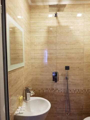 Фото номера Трехместный номер с балконом Отель Family Hotel Alfa Vita г. Созополь 3