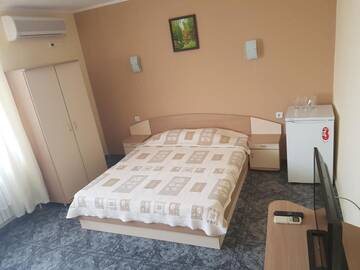 Фото номера Трехместный номер с балконом Отель Family Hotel Alfa Vita г. Созополь 11
