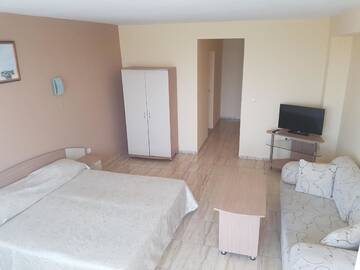 Фото номера Трехместный номер с балконом Отель Family Hotel Alfa Vita г. Созополь 10