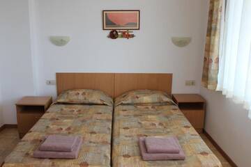 Фото номера Двухместный номер с 2 отдельными кроватями и балконом Отель Hotel Radik г. Созополь 10