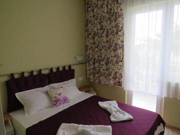 Фото номера Небольшой двухместный номер с 1 кроватью Отель Family Hotel Sofi г. Созополь 3