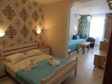 Фото номера Полулюкс с балконом Отель Family Hotel Sofi г. Созополь 2