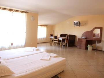 Фото номера Люкс с балконом Гостевой дом Guestrooms Hema г. Созополь 6