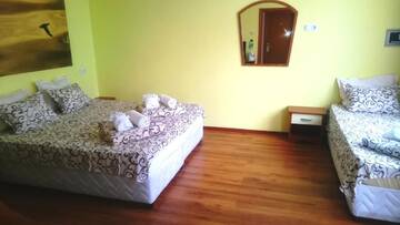 Фото номера Трехместный номер Отель Aquamarine Hotel г. Созополь 4
