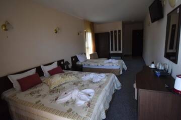 Фото номера Трехместный номер Отель Kandrovi Hotel г. Созополь 2