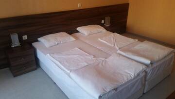 Фото номера Двухместный номер с 2 отдельными кроватями Отель Paradise Bay Hotel г. Созополь 10