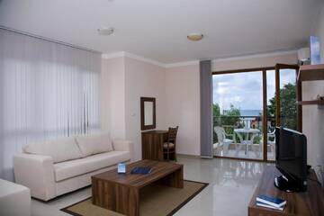 Фото номера Люкс с 1 спальней и диваном-кроватью Отель Paradise Bay Hotel г. Созополь 3