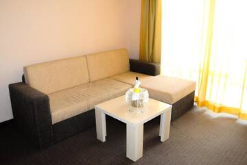 Фото номера Полулюкс (для 2 взрослых и 2 детей) Отель Flagman Hotel г. Созополь 5