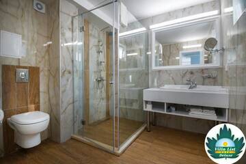 Фото номера Двухместный номер Делюкс с 2 отдельными кроватями Отель Hotel Villa List г. Созополь 5