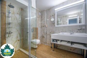 Фото номера Двухместный номер Делюкс с видом на город (для 2 взрослых) Отель Hotel Villa List г. Созополь 6